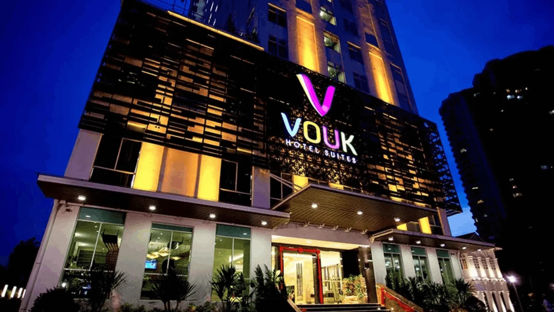 1620285140Vouk-Hotel-Suites-Facade-Night-Viewe-1920w